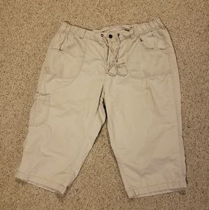 Womans khaki capris